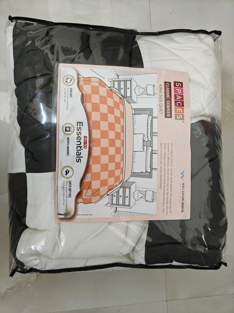 Black And White Welspun Checkered Comforter