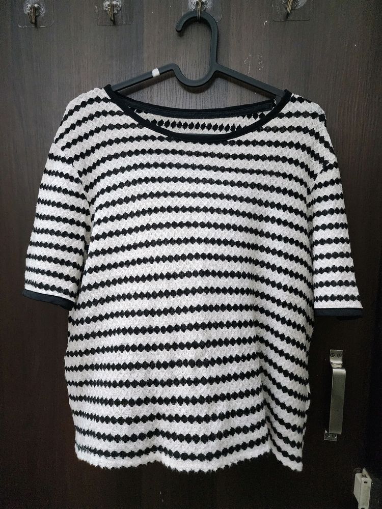 Knitted Black & White Top