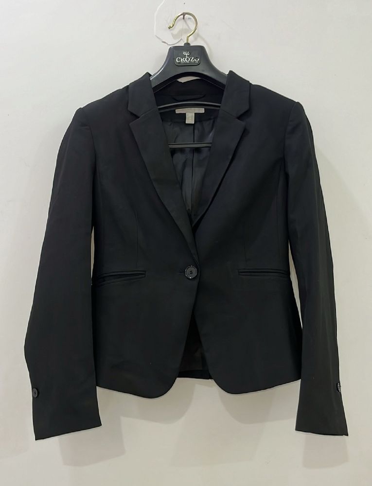 50% Discount On Women's Fitted H&M Blazer