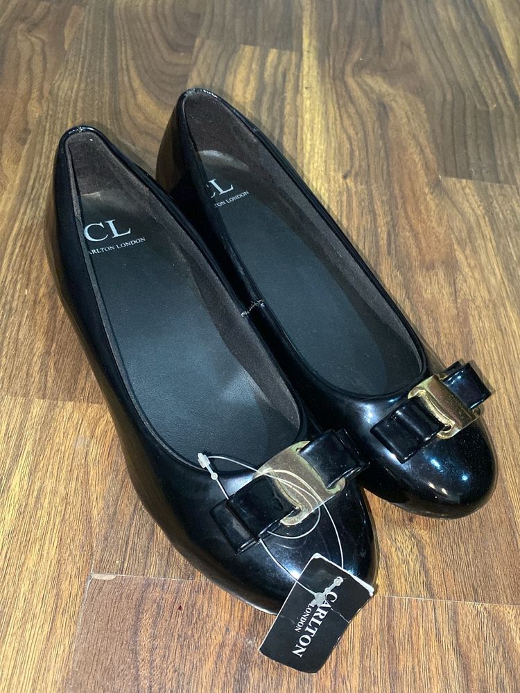 Carlton London Black Belly Heels