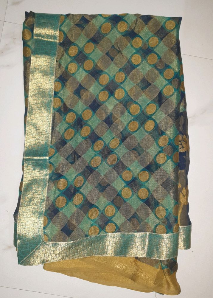 Saree H Combo Me 11 Pes Total