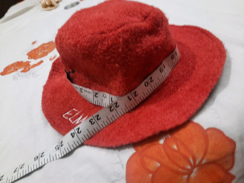 Round Cap Red Color