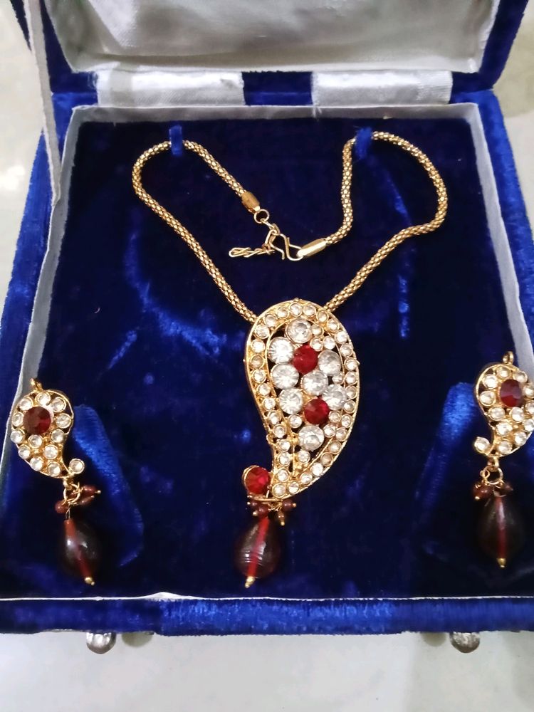 Attractive Mango Design Chain With Earrings
