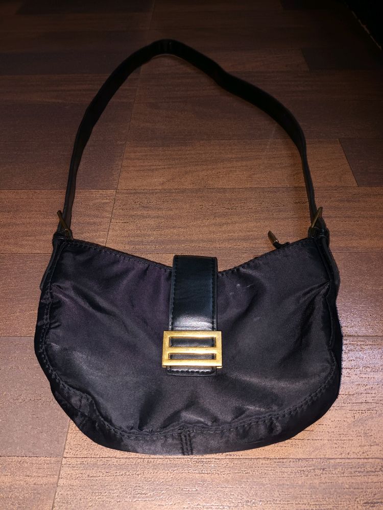 Black Stylish Bold Sling Wear