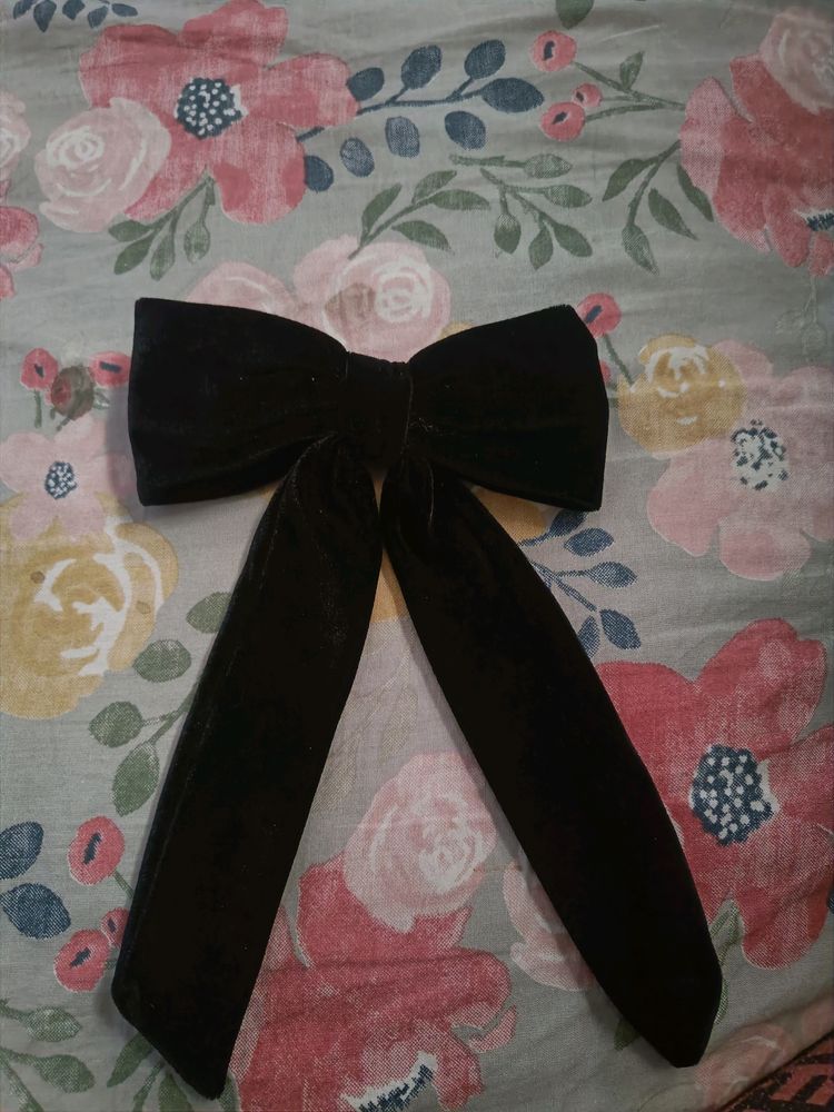 Bow Decorated Hairclip