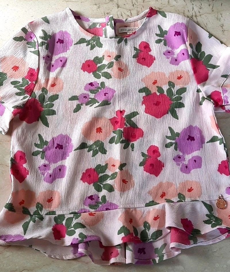 New Pink Floral Chiffon Top (Just Bought This Month) Last Selling Price Rs450 Because I Have Bought It In Rs1059 And Only Wore Once So This Is Like New Only