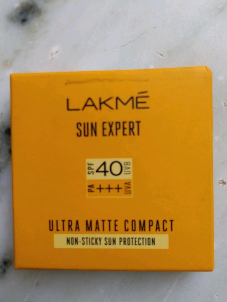 Lakme Sun Expert Compect