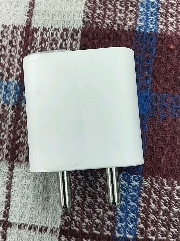 20Watt Apple Adaptor and C to I Cable