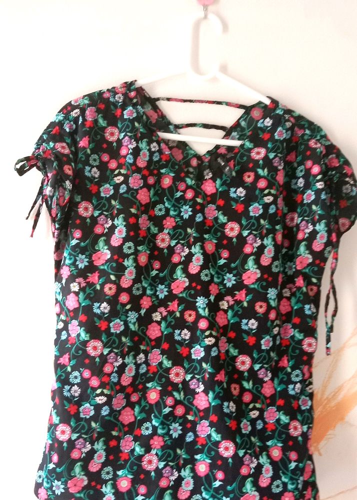 Floral Top 🆕 Easybuy Brand 🌹💐🌻🌷