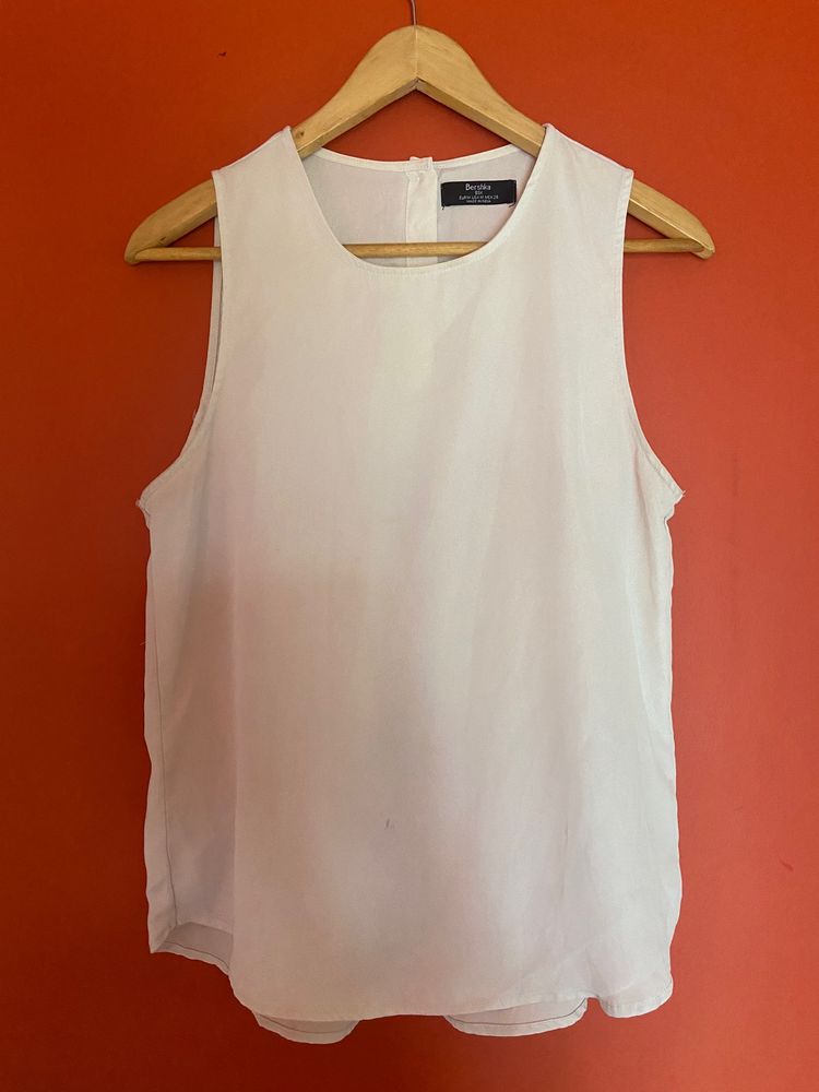 Bershka (U.S) Sleeveless Top M Size