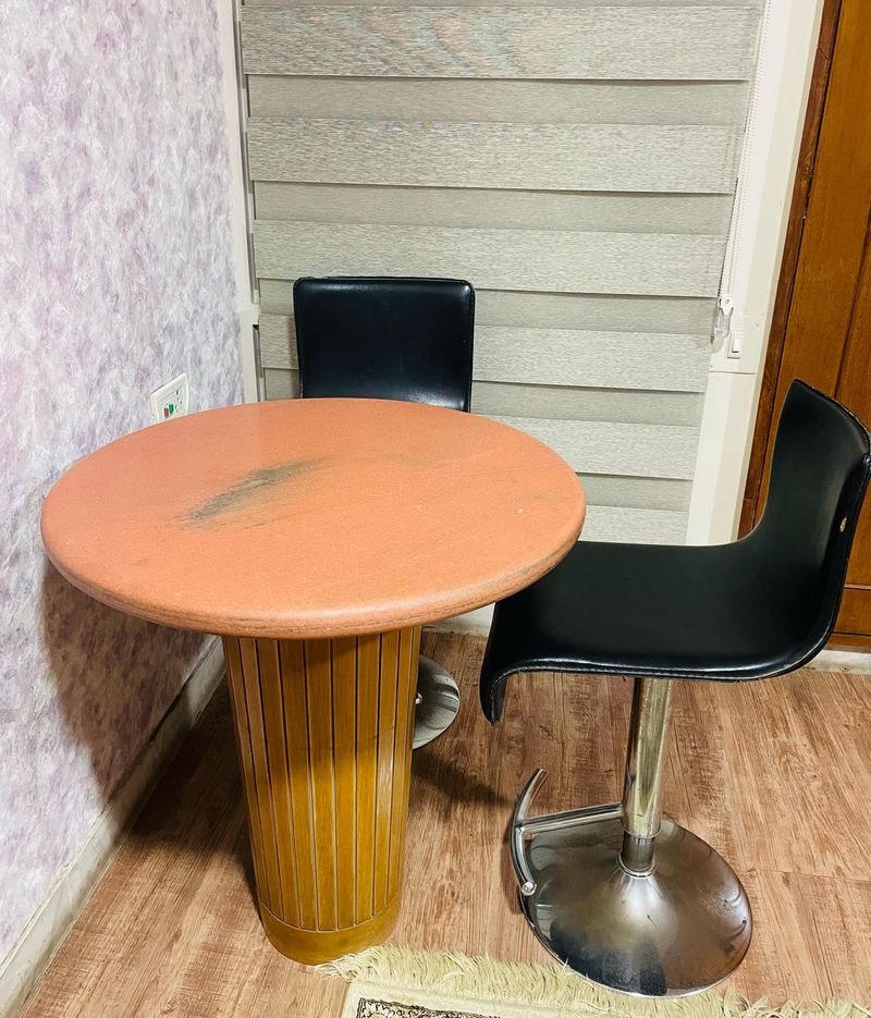 Coffee Table With 2 Bar Chairs