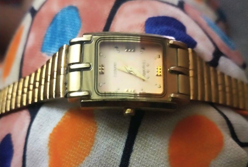 Original Royal Time Quartz Ladies Wrist Watch.