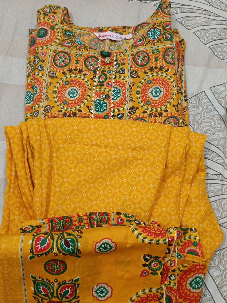 Kurta Pant Set With Dupatta