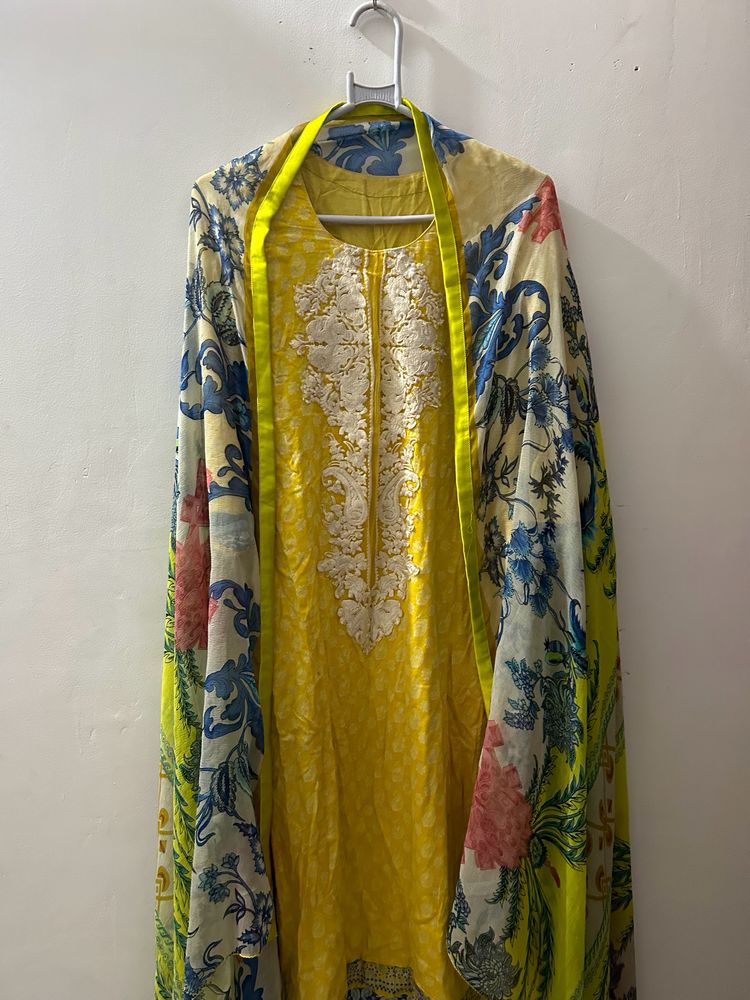 Pakistani Kurta And Dupatta Set