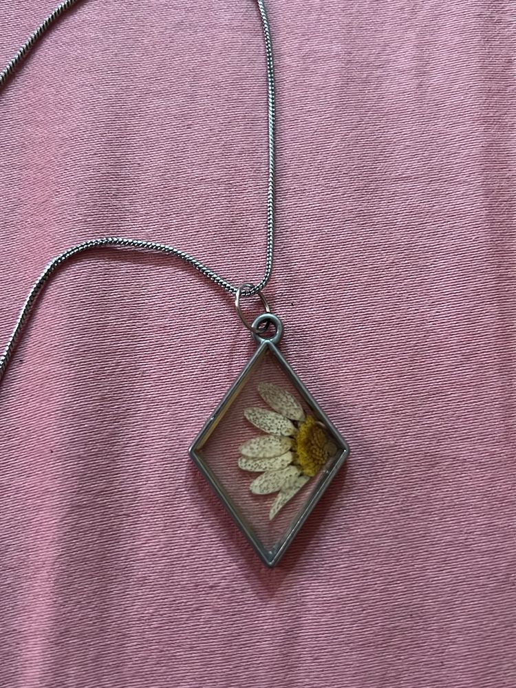 Handmade dried Flower Resin Necklace