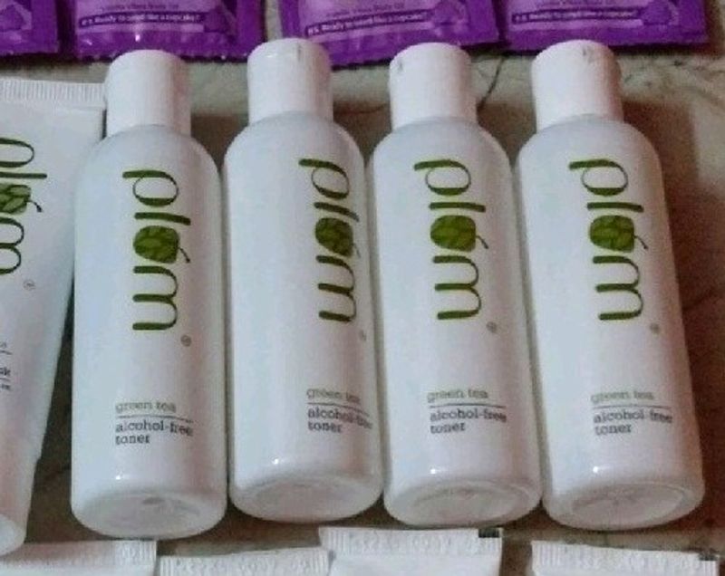 Plum 4 Pics Face Toner