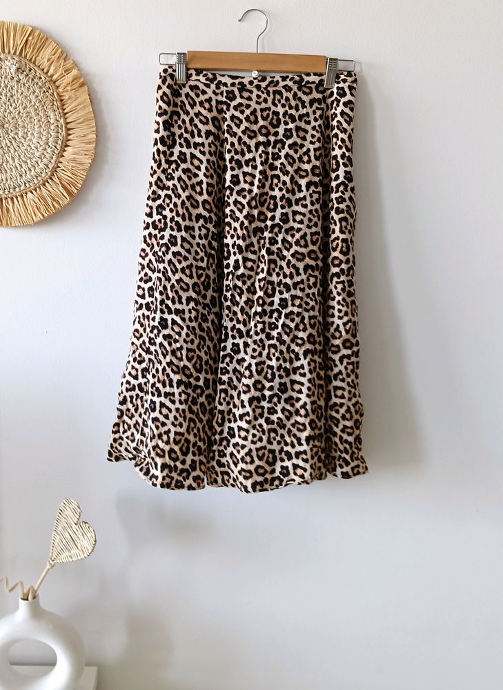 H&M Stylish Leopard Print Skirt