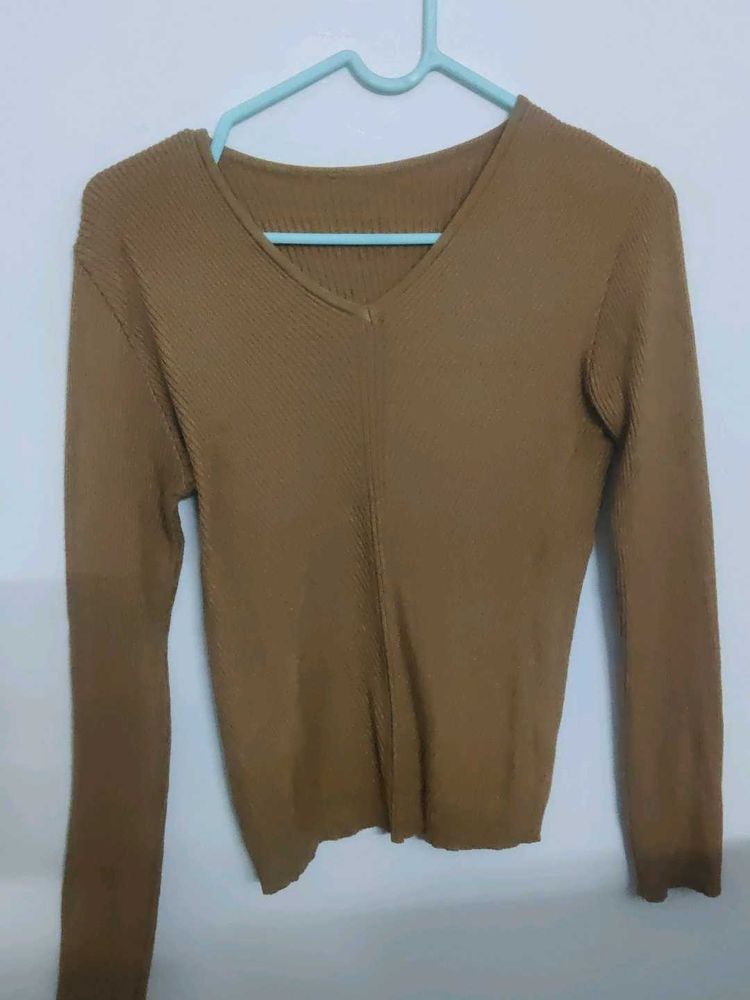 Fitted Woolen Top