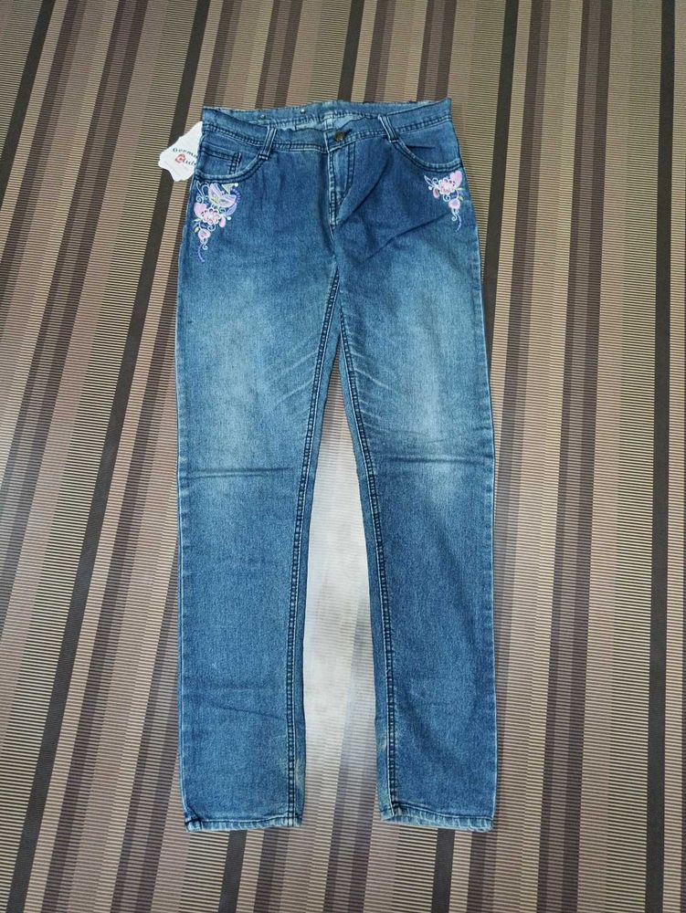 Z-33 Size 30 Slim Fit Women Denim Jeans