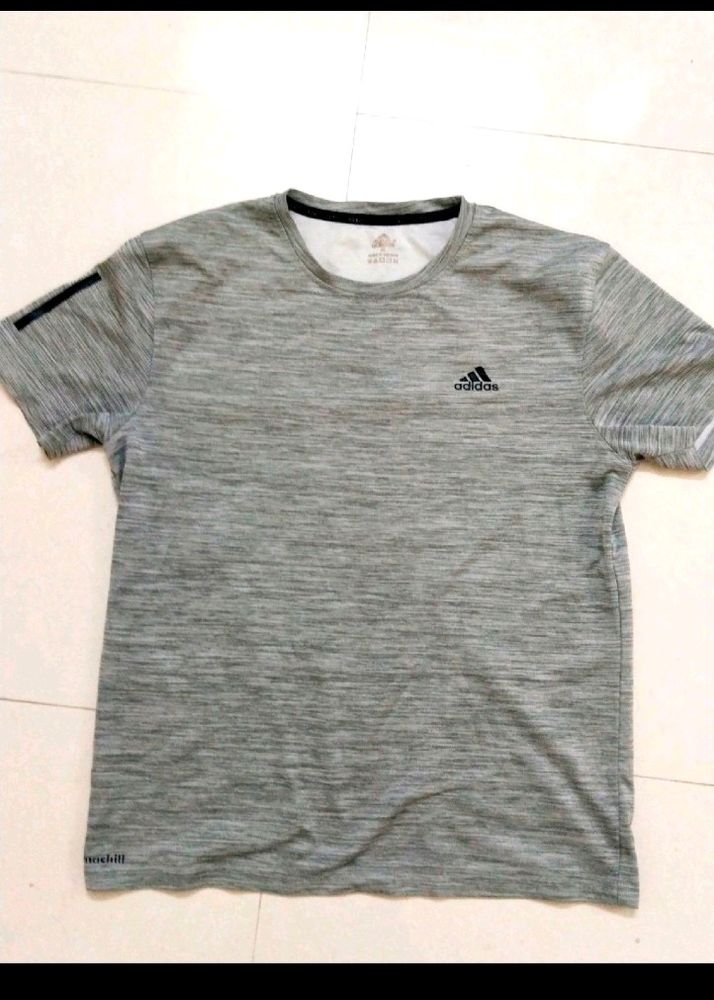 ADIDAS - UNISEX T-SHIRT. no Flaws.