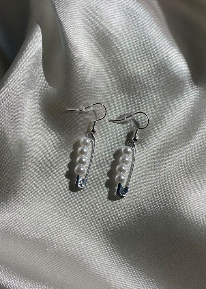 Pearl earrings 🤍✨