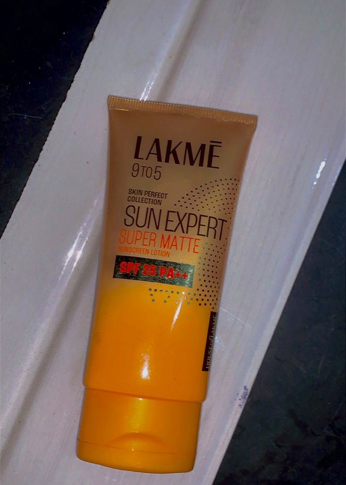 Lakme 9to5  Sunscreen