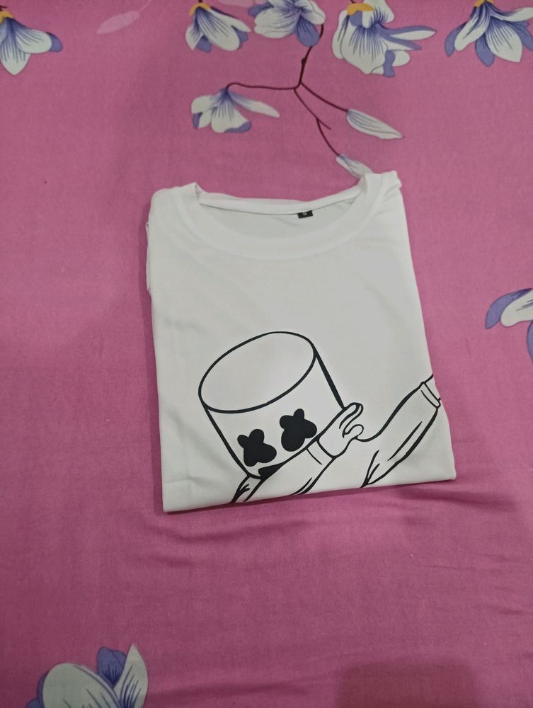 Boys T-shirt Size : Small Colour : White