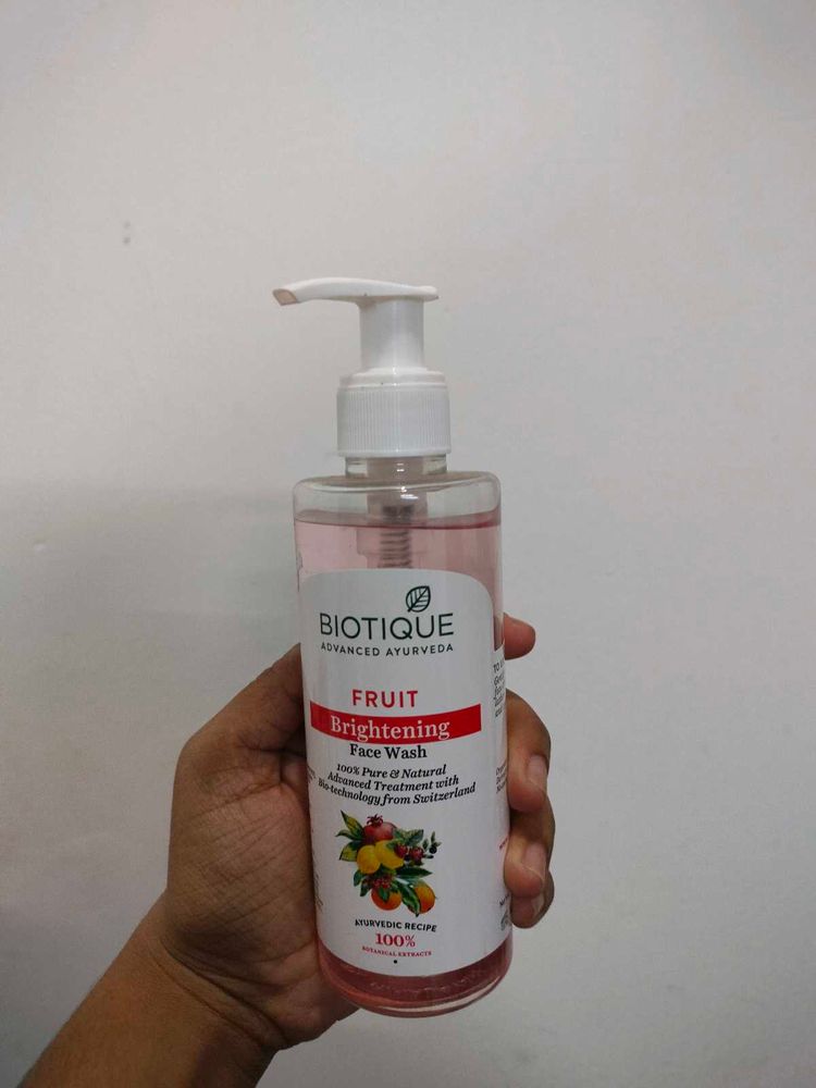 BIOTIQUE Fruit Brightening Facewash