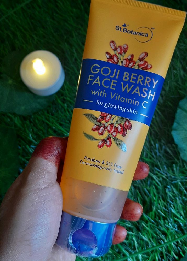 St.Botanica Goji Berry Face Wash With Vitamin C