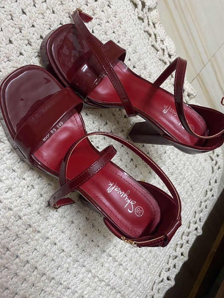 High Heels Maroon ,selling It Due To Size Issues