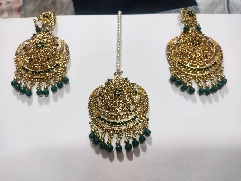 Ravishing Maang Teeka and Earring Set