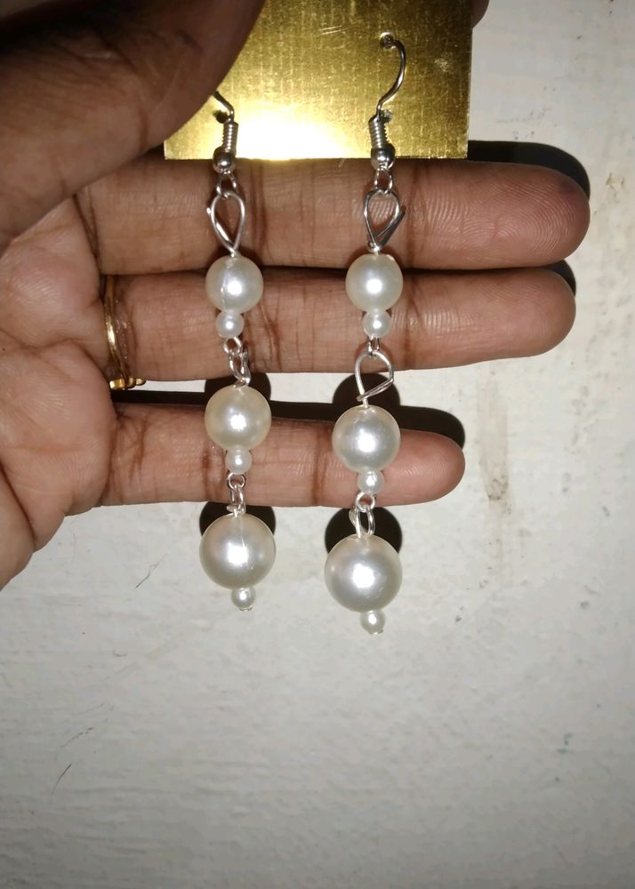 🤍 White With Gold Pearl Earings