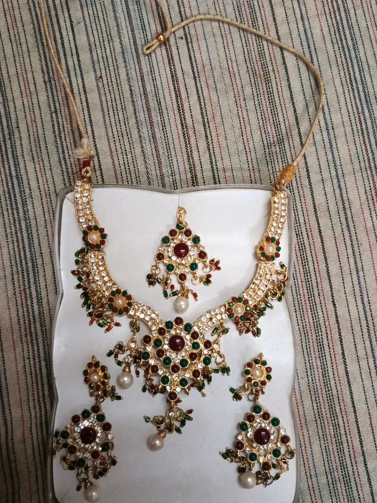 Jewellery Set With Maang Tikka