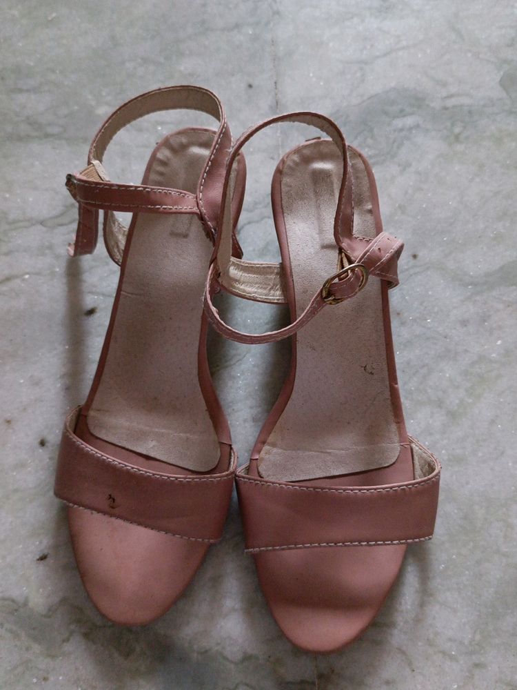 Nude Pinkish Heel Size 3