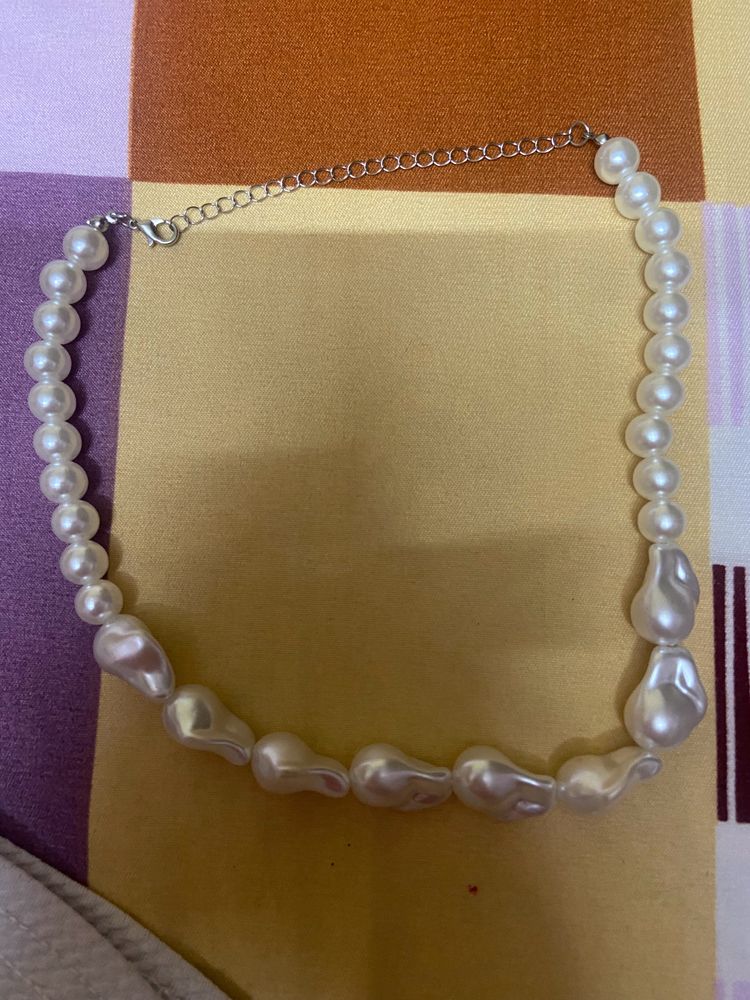 Authentic Elegant  Trendy Rich Pearls Necklace