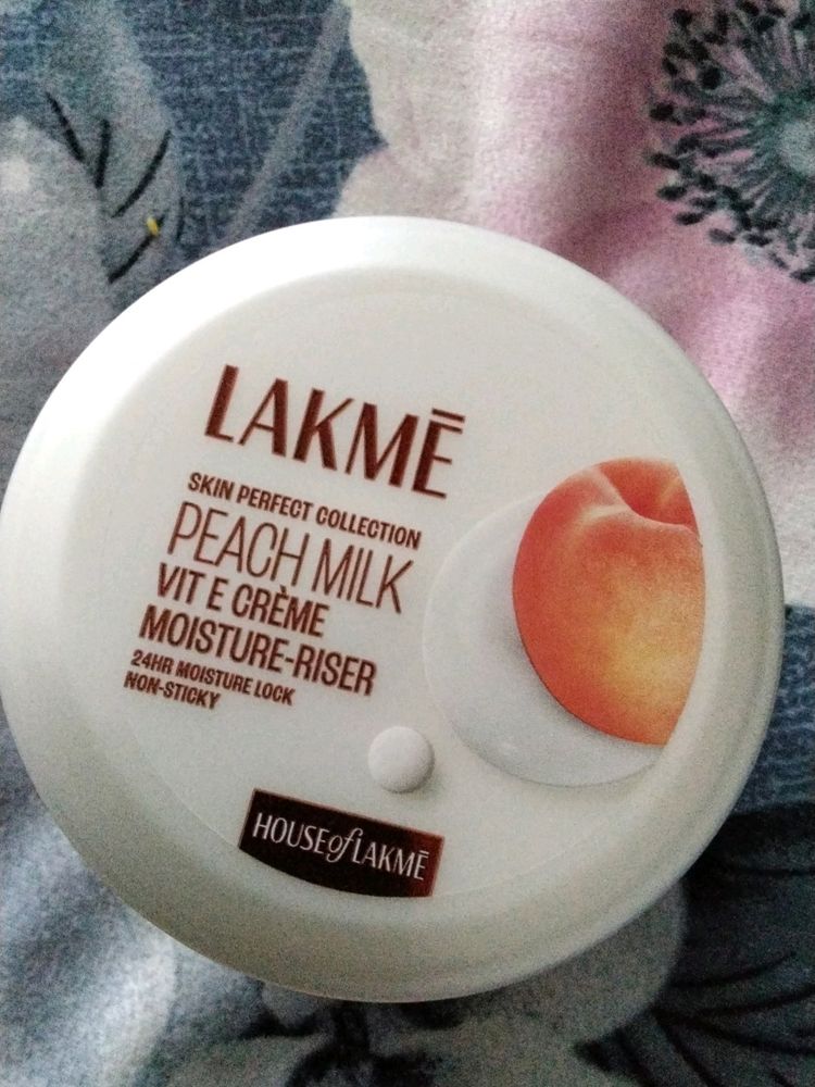 Lakme 🍑  Milk Moisturizer 💥200gm