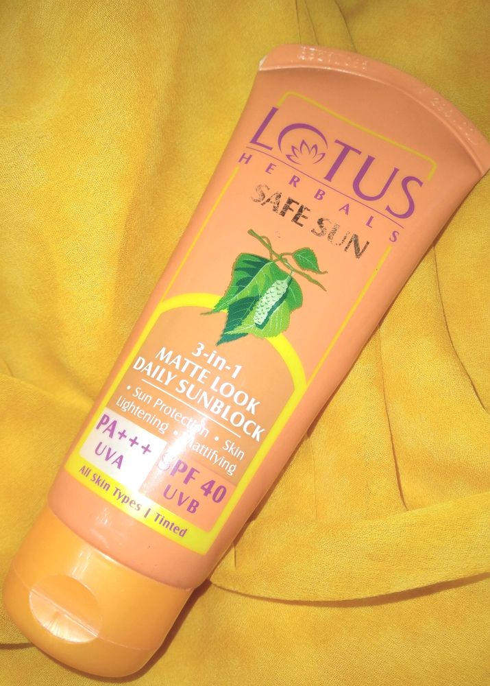 Lotus Sunscreen Spf 40