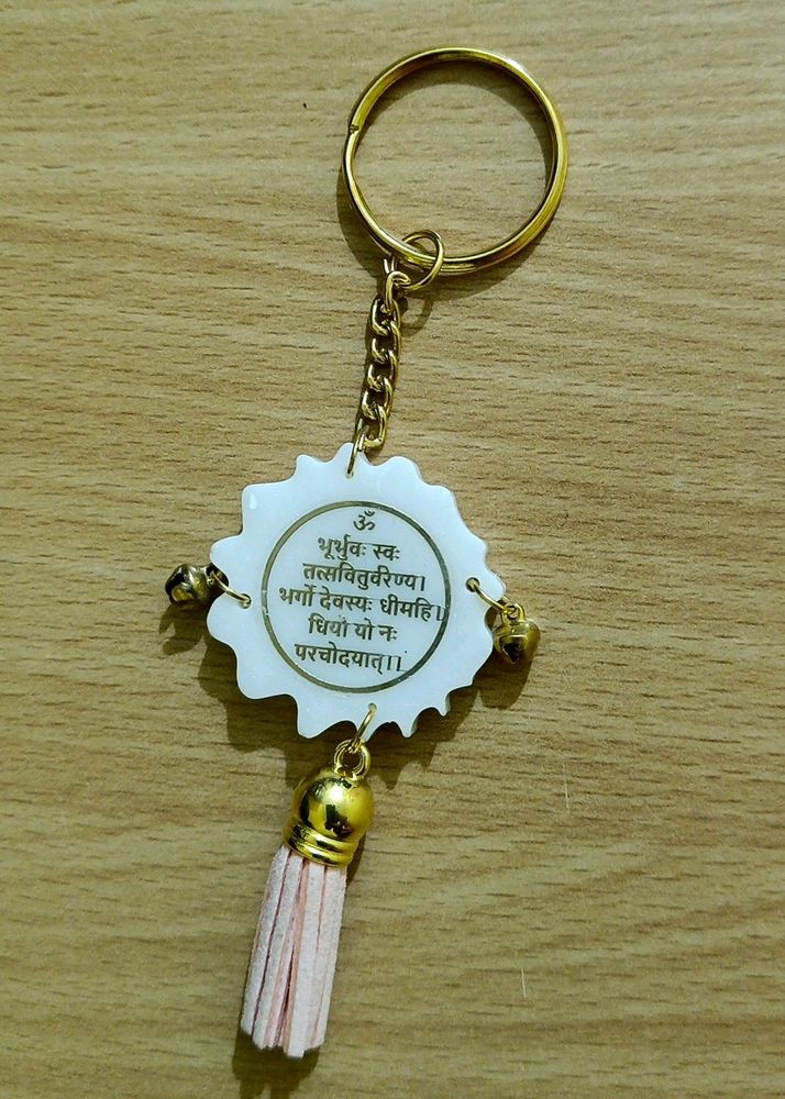 Keychain_Gayatri Mantra(White)