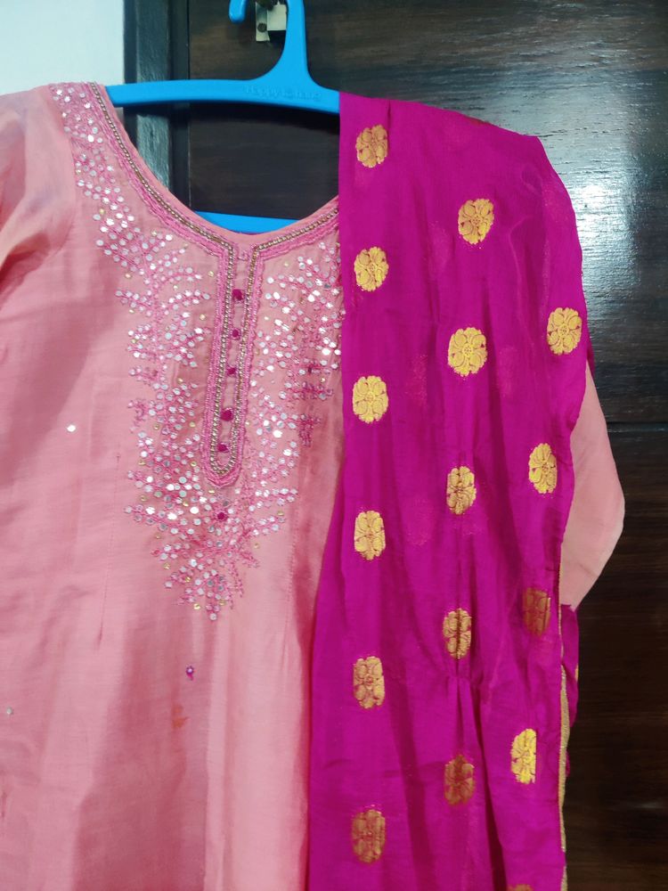 Pink Kurta Vid Dupatta