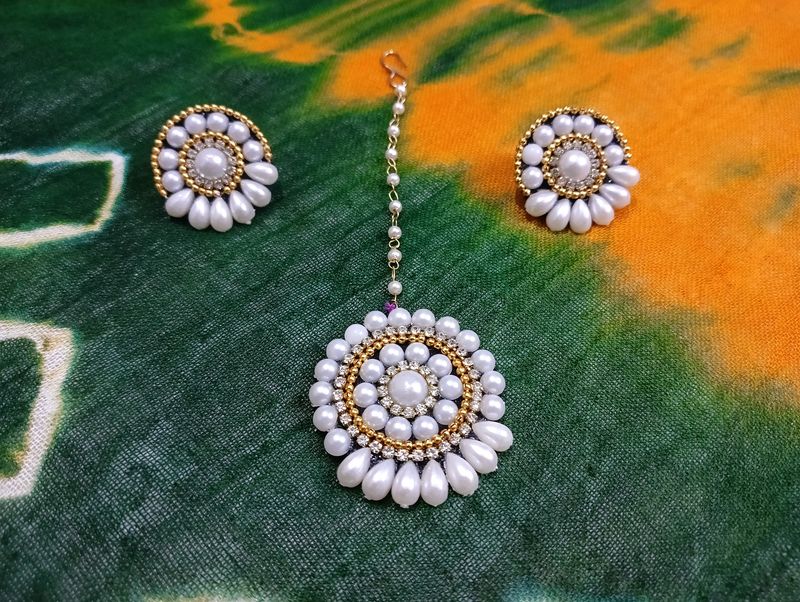 Earrings And Mangtikka