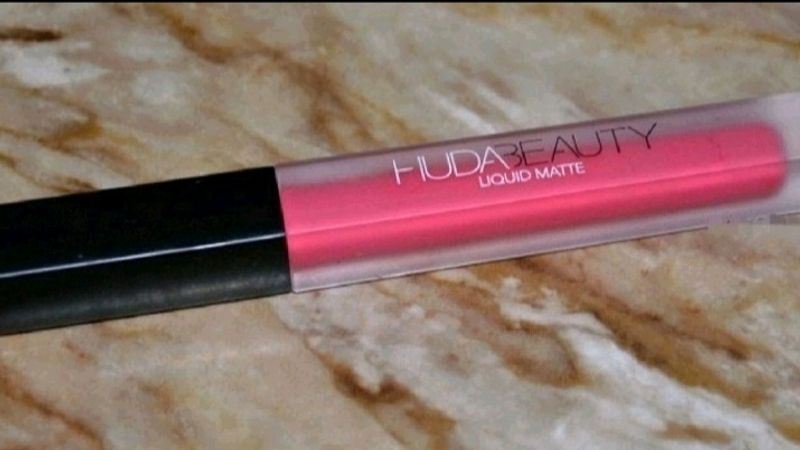 Combo Of 2 Huda Beauty Lipsticks/ 1 Head Massanger