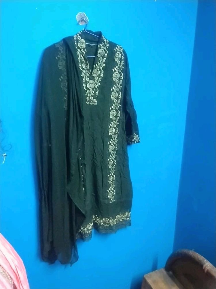 Pakistani Suit With Dubatta