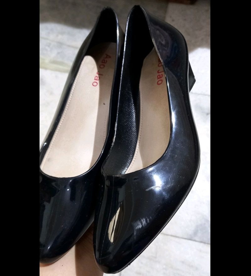 Size 39 WOMAN SHINY BLACK BELLY HEELS SHOES