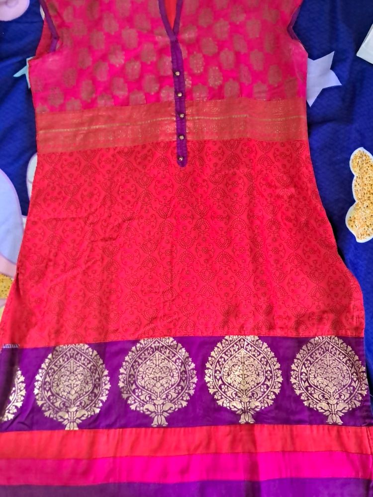 Women Panelled Straight Kurta, Block Printed With