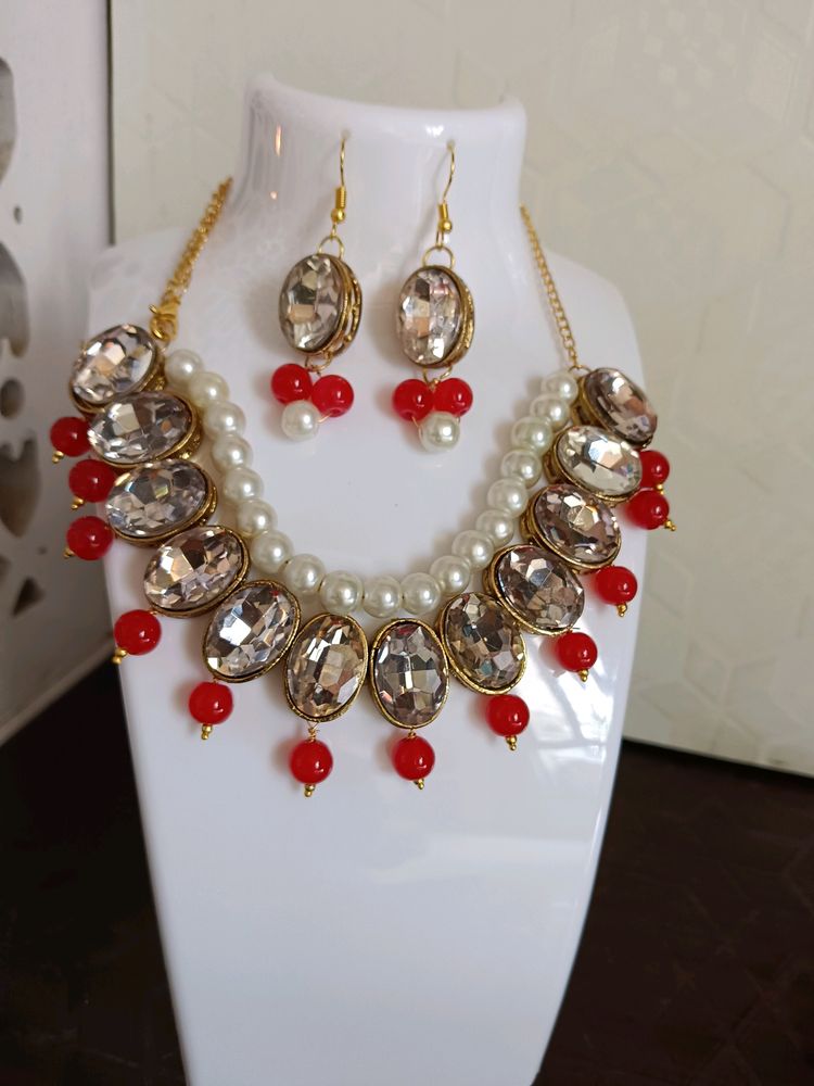 Beautiful Kundan Glass Beads Necklace