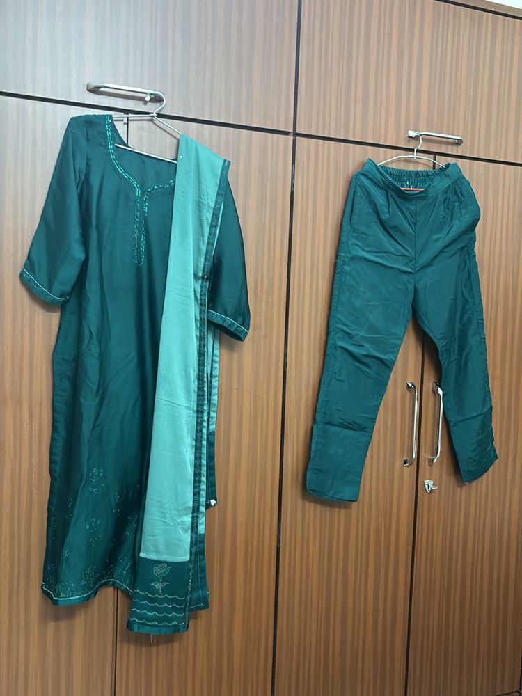 Women Straight Green Pant Suit