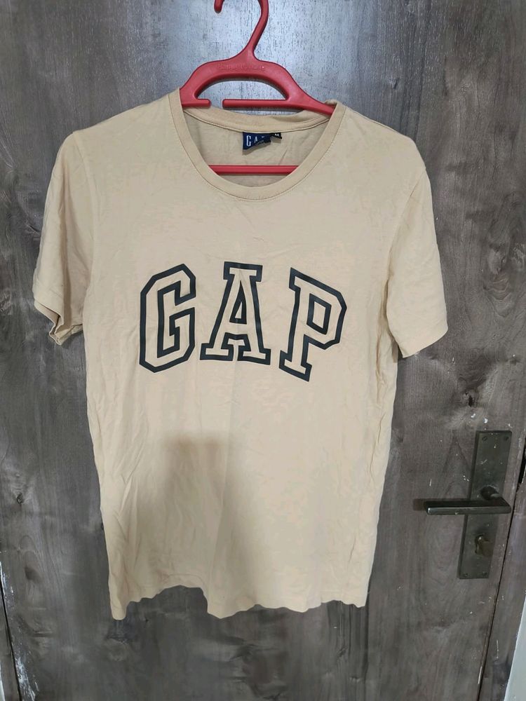 Men's Gap Tshirt 🤍