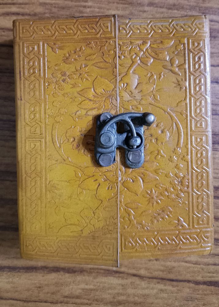 Beautiful Vintage Diary with metal lock🗝️