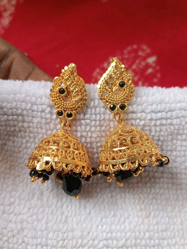 Black Beeds Butta Earrings