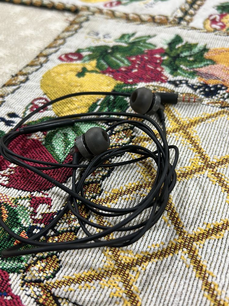 Black Earphones